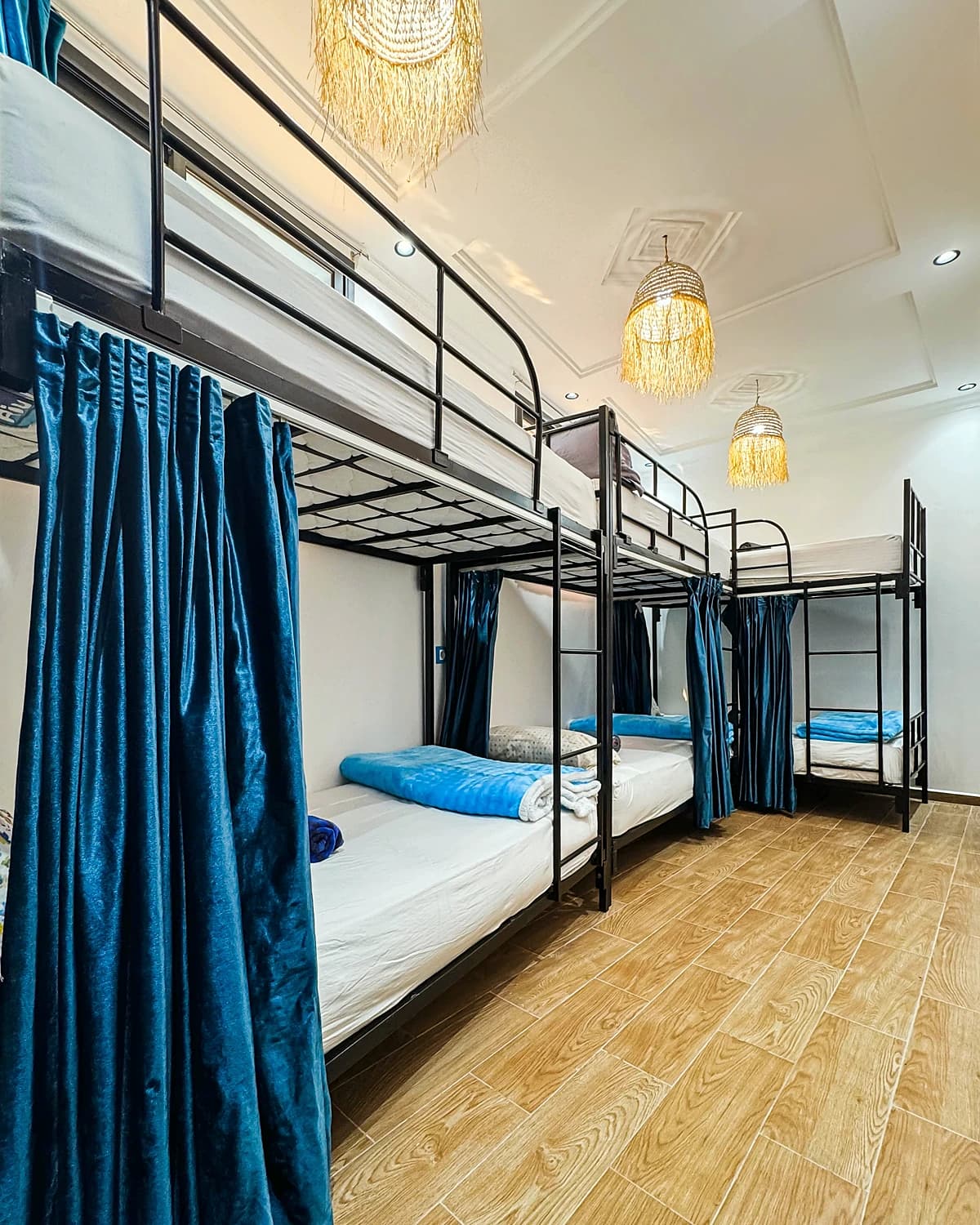 Surf Dorm, Blue Pearl