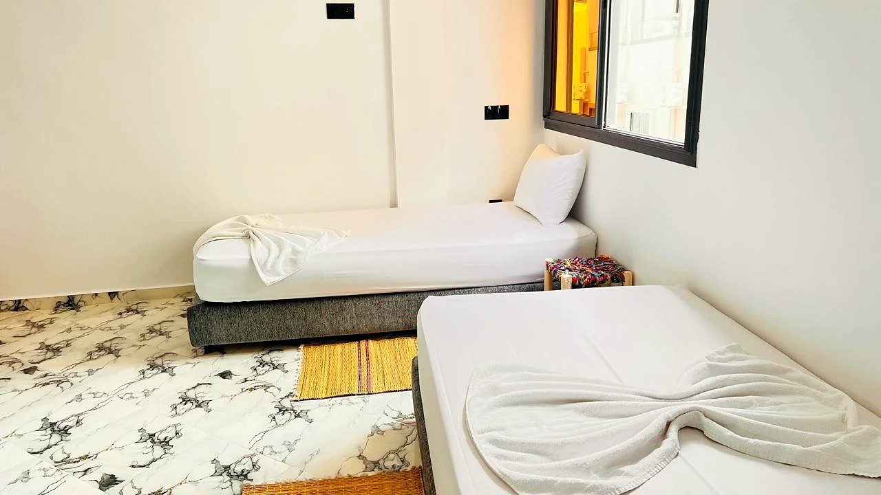 Boilers shared quad room at White Pearl, photo 1