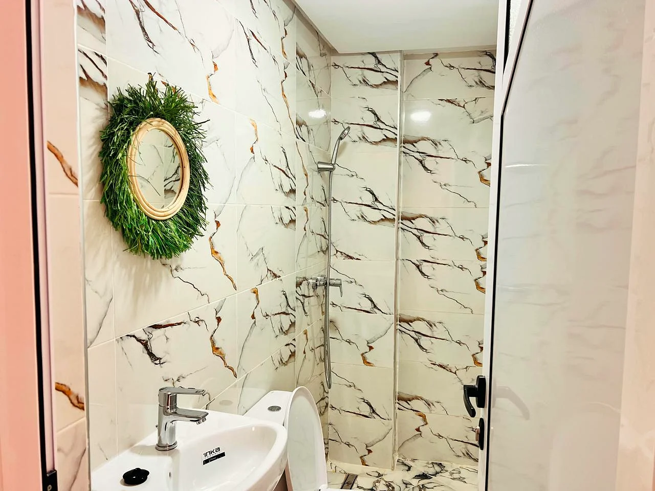 Devil's Rock private triple suite at White Pearl, photo 6